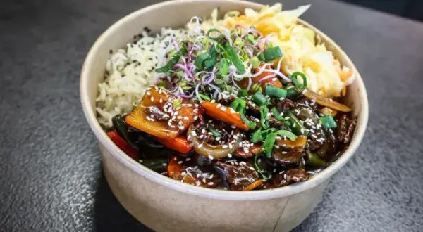 Gdzie zjeść w Lesznie? Odkryj najlepsze restauracje i smaki