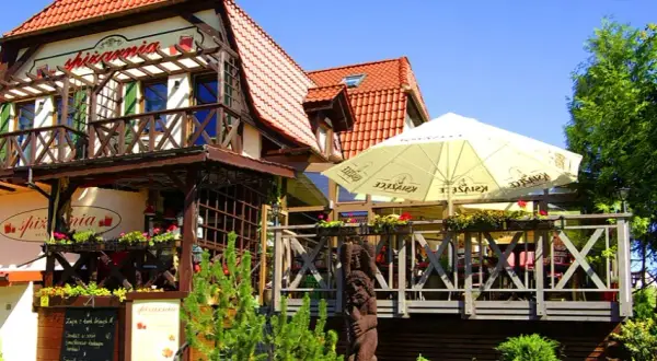 Gdzie zjeść w Mikołajkach? Odkryj najlepsze restauracje i smaki