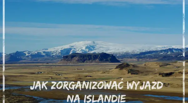 Krajobraz Islandii z ośnieżonymi górami w tle. Tekst: "Jak zorganizować wyjazd na Islandię".