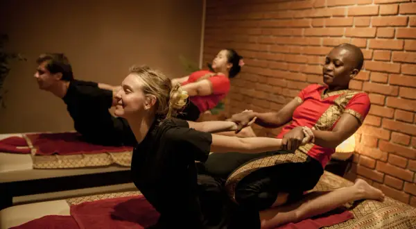 Relaks w Samui Spa Poznań: masaż tajski dla dwojga, odprężenie i harmonia.