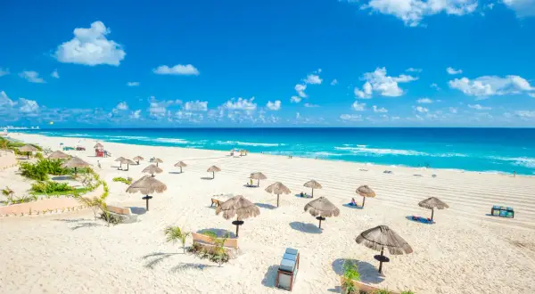 Cancun kiedy jechać? Odkryj najlepszy czas na wymarzone wakacje