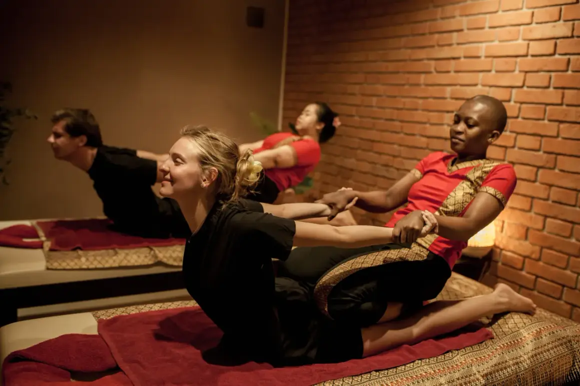 Relaks w Samui Spa Poznań: masaż tajski dla dwojga, odprężenie i harmonia.