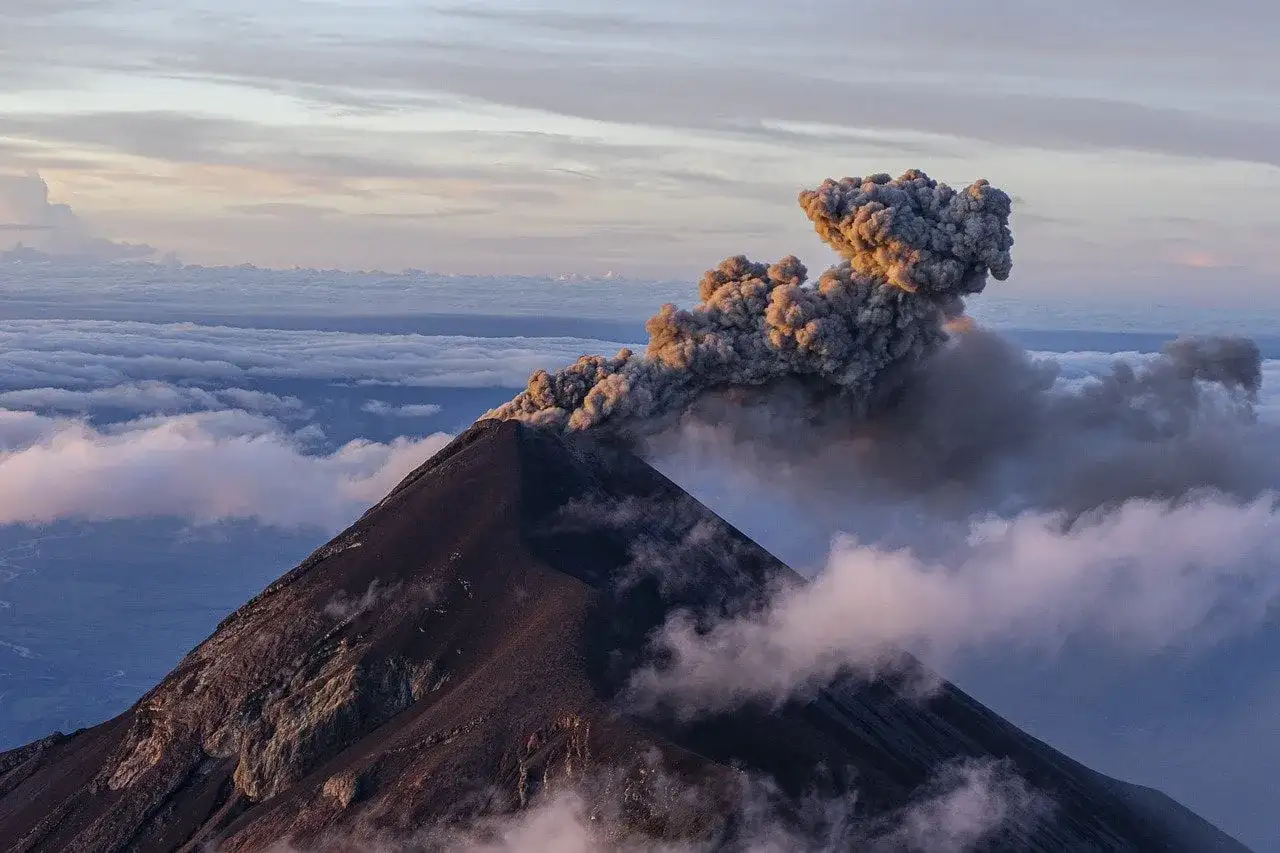 Aktywne wulkany Islandii: Przewodnik po erupcjach i bezpieczeństwie