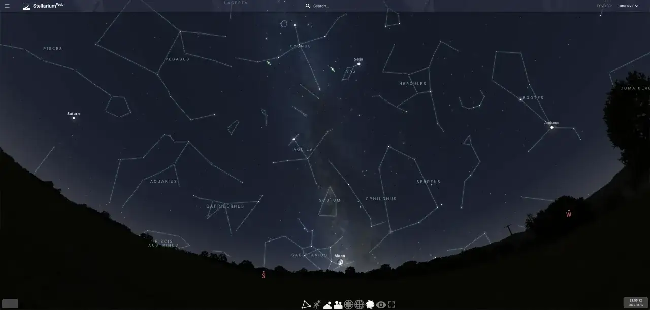 Gwiazdy i konstelacje na nocnym niebie, idealne do oglądania gwiazd. Widoczny Saturn, Księżyc i wiele innych.