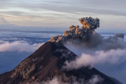 Aktywne wulkany Islandii: Przewodnik po erupcjach i bezpieczeństwie
